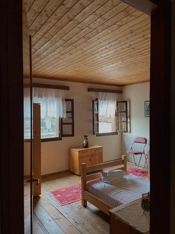 Teo'S Guest House Berat Bagian luar foto
