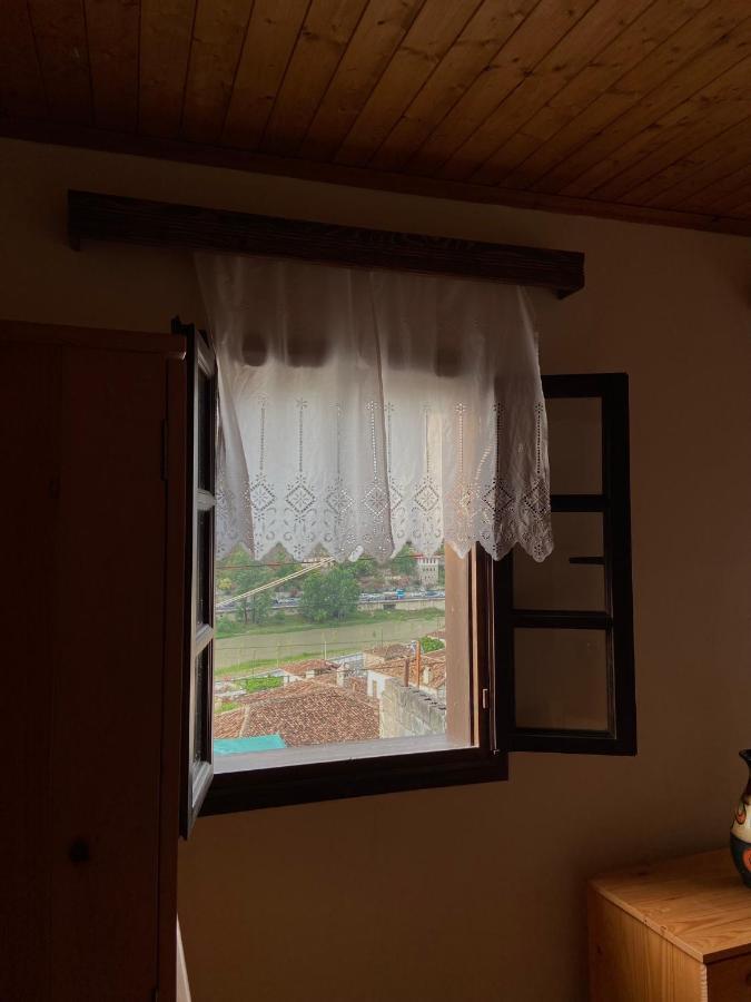Teo'S Guest House Berat Bagian luar foto