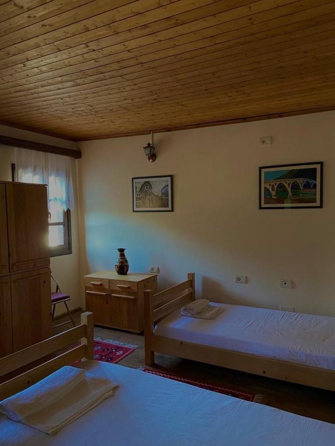 Teo'S Guest House Berat Bagian luar foto