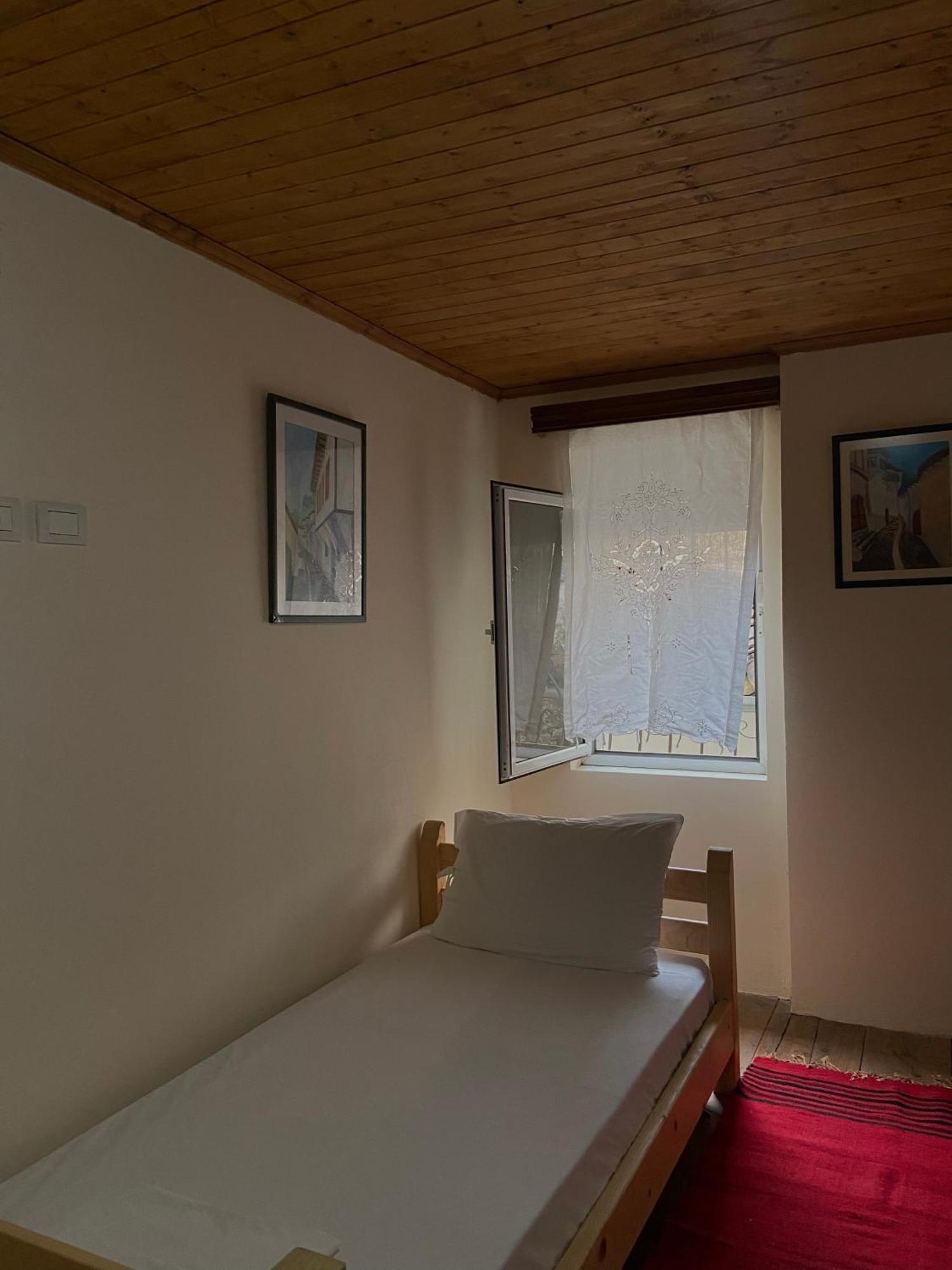 Teo'S Guest House Berat Bagian luar foto