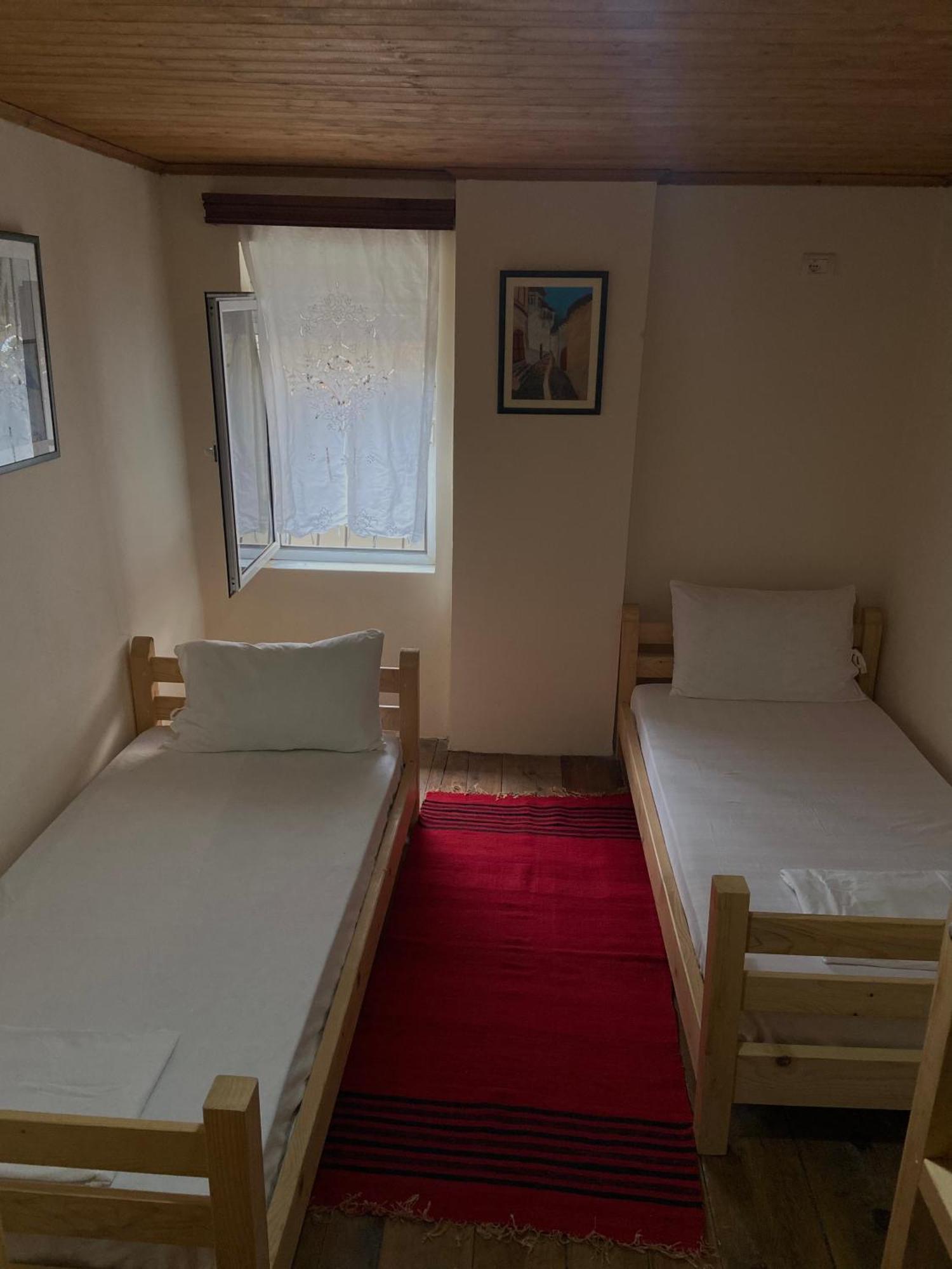 Teo'S Guest House Berat Bagian luar foto